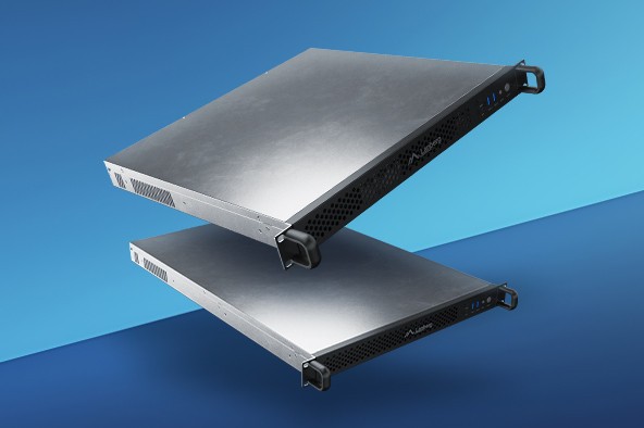 Tři serverové skříně RACK 19″ 1U